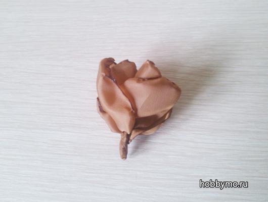 Цветок из подкладочной ткани своими руками Цветок из подкладочной ткани своими руками,,цветы из ткани,резинки для волос,аксессуары,цветы своими руками,цветы